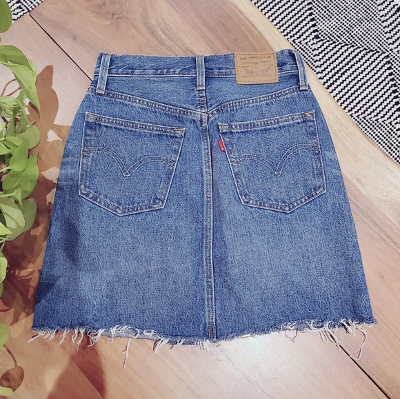 Levi's Dresses & Skirts - Rare LEVI's Classic Blue Ribcage V Yoke Frayed Skirt